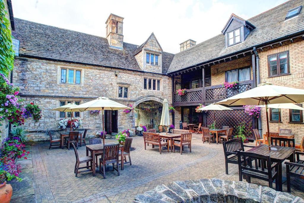 The Bell Inn, Stilton, Cambridgeshire Петербург Экстерьер фото